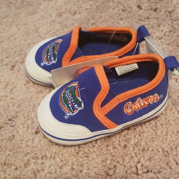 Infant size 4 shoes NWT - Picture 1 of 4